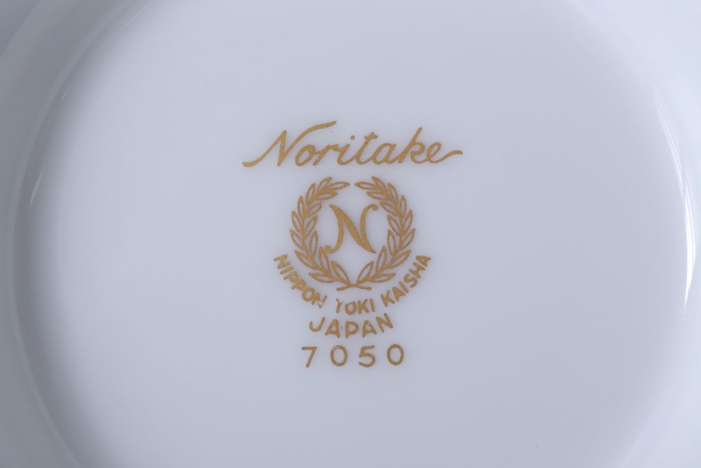 アンティーク雑貨　中古　ノリタケ(Noritake)　シェイプが美しい白いポット(洋食器)