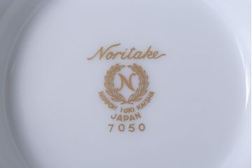 アンティーク雑貨　中古　ノリタケ(Noritake)　シェイプが美しい白いポット(洋食器)