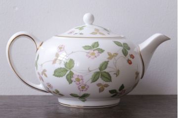アンティーク雑貨　中古　イギリスWedgwood(ウェッジウッド) ワイルドストロベリー　ポット(洋食器)