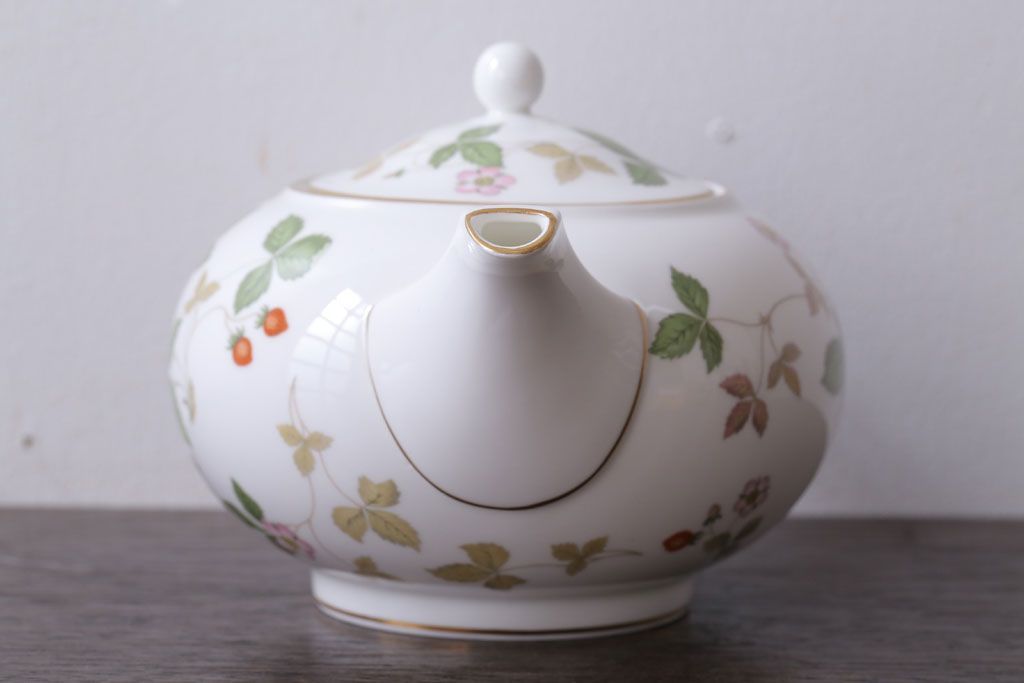 アンティーク雑貨　中古　イギリスWedgwood(ウェッジウッド) ワイルドストロベリー　ポット(洋食器)