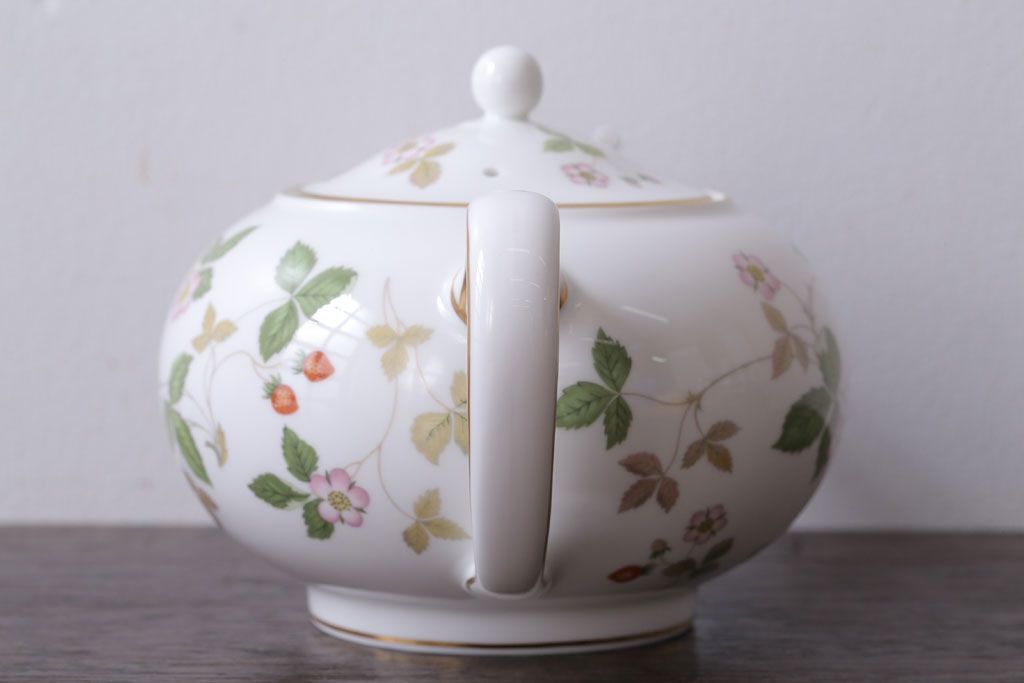 アンティーク雑貨　中古　イギリスWedgwood(ウェッジウッド) ワイルドストロベリー　ポット(洋食器)