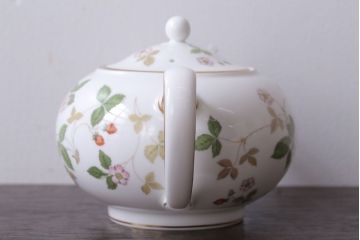 アンティーク雑貨　中古　イギリスWedgwood(ウェッジウッド) ワイルドストロベリー　ポット(洋食器)