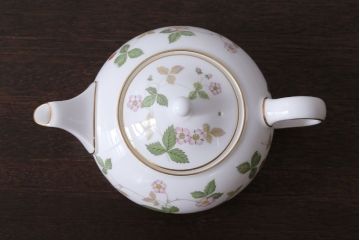 アンティーク雑貨　中古　イギリスWedgwood(ウェッジウッド) ワイルドストロベリー　ポット(洋食器)