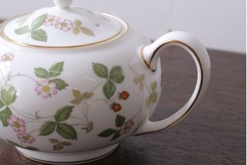 アンティーク雑貨　中古　イギリスWedgwood(ウェッジウッド) ワイルドストロベリー　ポット(洋食器)