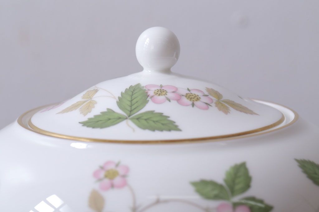 アンティーク雑貨　中古　イギリスWedgwood(ウェッジウッド) ワイルドストロベリー　ポット(洋食器)
