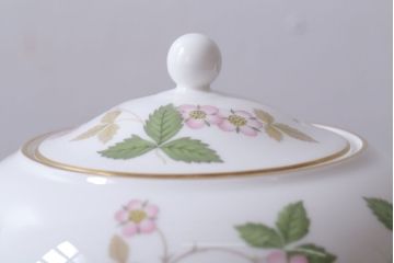 アンティーク雑貨　中古　イギリスWedgwood(ウェッジウッド) ワイルドストロベリー　ポット(洋食器)