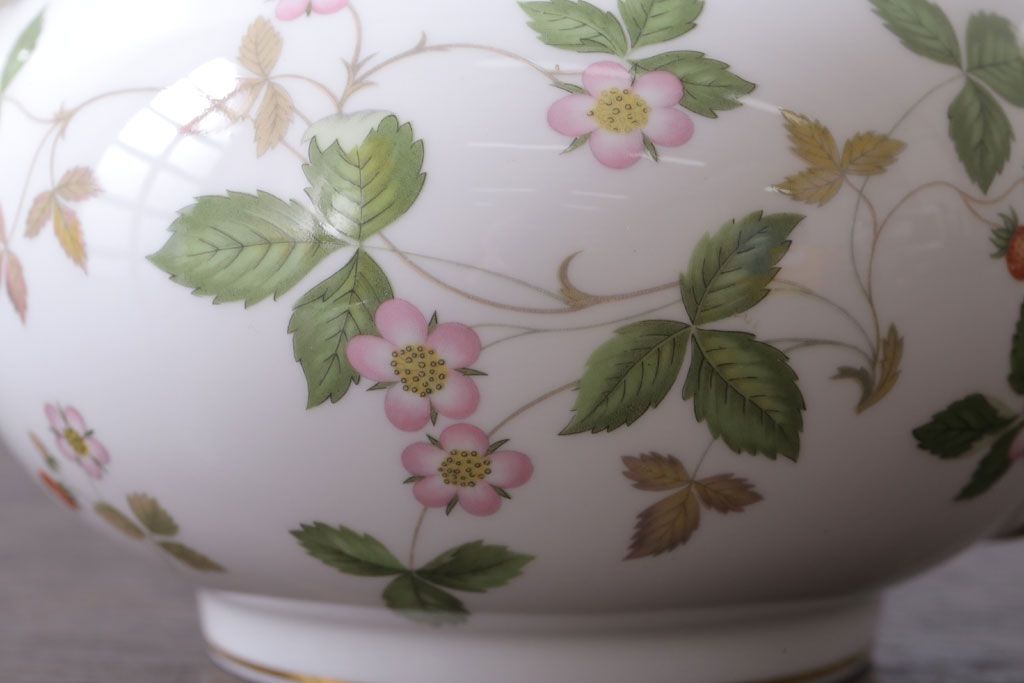アンティーク雑貨　中古　イギリスWedgwood(ウェッジウッド) ワイルドストロベリー　ポット(洋食器)