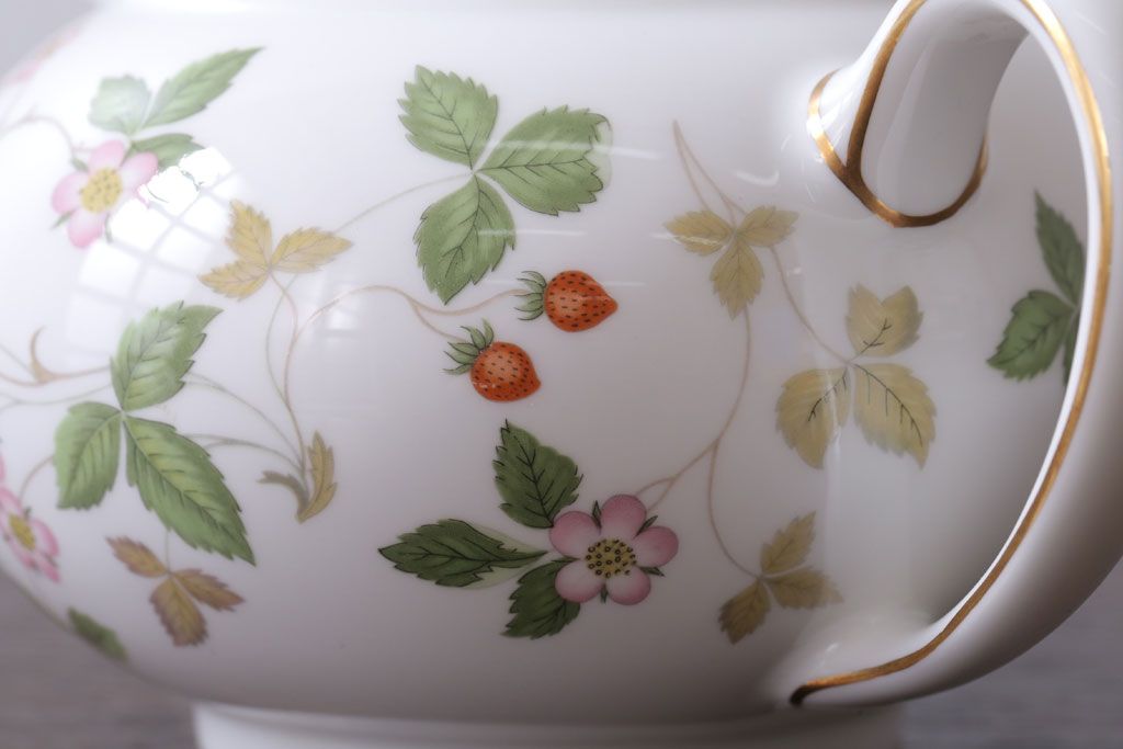 アンティーク雑貨　中古　イギリスWedgwood(ウェッジウッド) ワイルドストロベリー　ポット(洋食器)