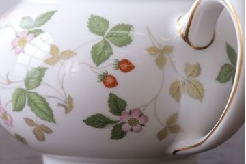 アンティーク雑貨　中古　イギリスWedgwood(ウェッジウッド) ワイルドストロベリー　ポット(洋食器)