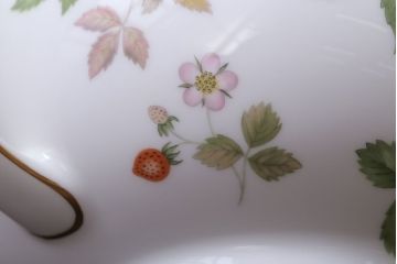 アンティーク雑貨　中古　イギリスWedgwood(ウェッジウッド) ワイルドストロベリー　ポット(洋食器)