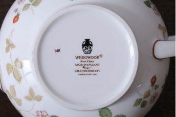 アンティーク雑貨　中古　イギリスWedgwood(ウェッジウッド) ワイルドストロベリー　ポット(洋食器)