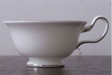 アンティーク雑貨　中古　イギリスWedgwood(ウェッジウッド)　キングスブリッジ　カップ&ソーサー3客セット(洋食器)