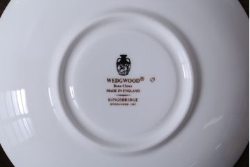 アンティーク雑貨　中古　イギリスWedgwood(ウェッジウッド)　キングスブリッジ　カップ&ソーサー3客セット(洋食器)