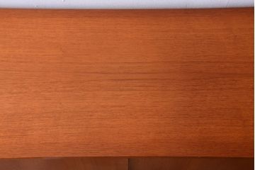 ヴィンテージ家具　北欧ビンテージ　デンマーク製　脚付きサイドボード