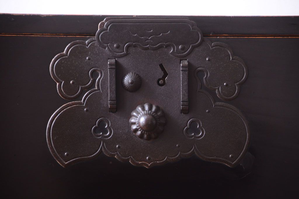 アンティーク家具　古民具・骨董　明治〜大正期　前面黒漆!アンティーク庄内箪笥