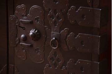 アンティーク家具　古民具・骨董　明治〜大正期　前面黒漆!アンティーク庄内箪笥