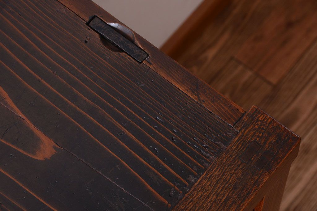 アンティーク家具　古民具・骨董　明治期　隠し付き!前面欅玉杢材のアンティーク帳場箪笥