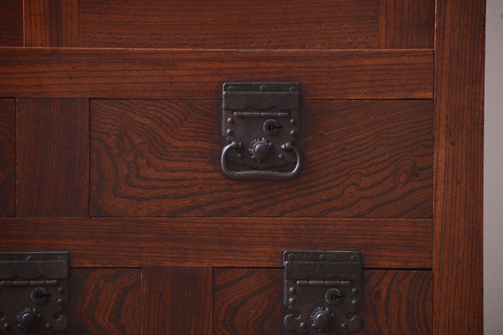 アンティーク家具　古民具・骨董　明治期　隠し付き!前面欅玉杢材のアンティーク帳場箪笥