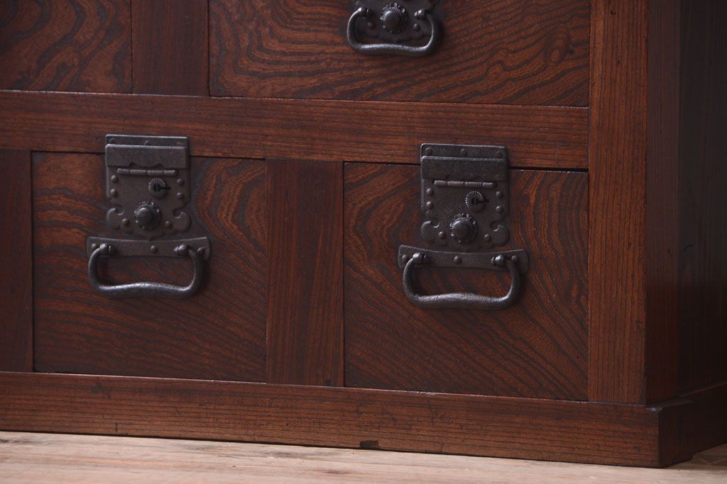 アンティーク家具　古民具・骨董　明治期　隠し付き!前面欅玉杢材のアンティーク帳場箪笥