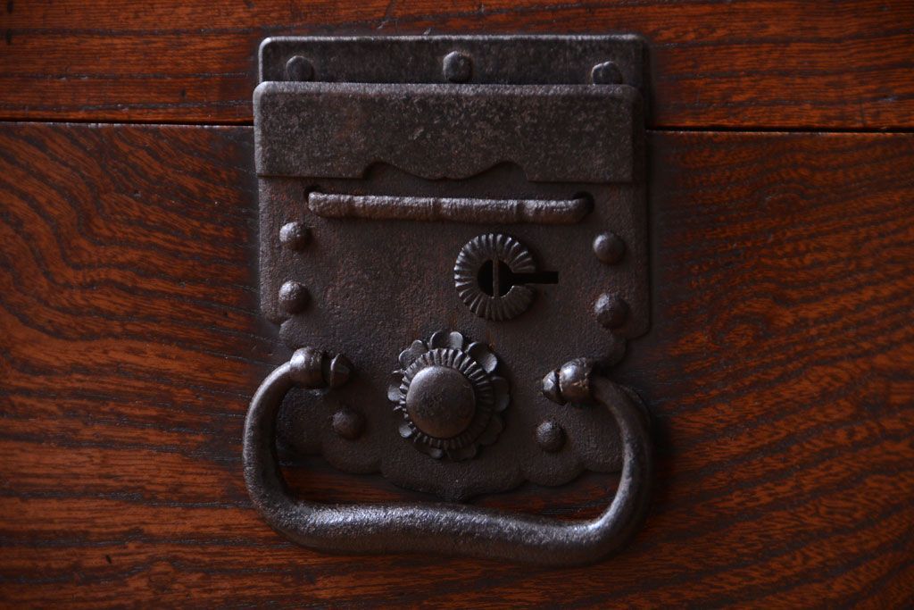 アンティーク家具　古民具・骨董　明治期　隠し付き!前面欅玉杢材のアンティーク帳場箪笥