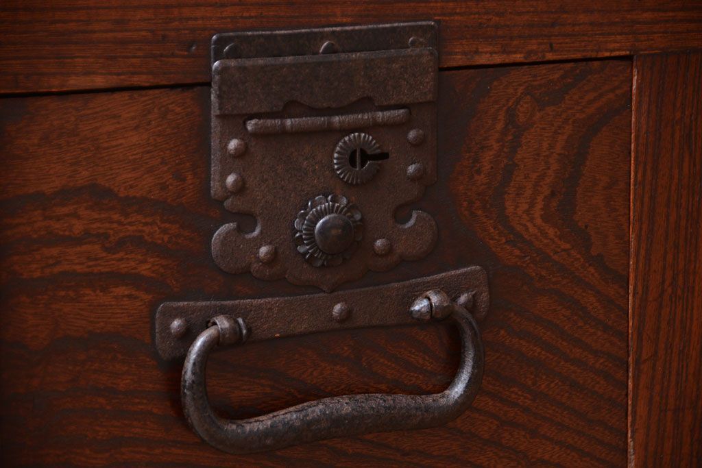 アンティーク家具　古民具・骨董　明治期　隠し付き!前面欅玉杢材のアンティーク帳場箪笥