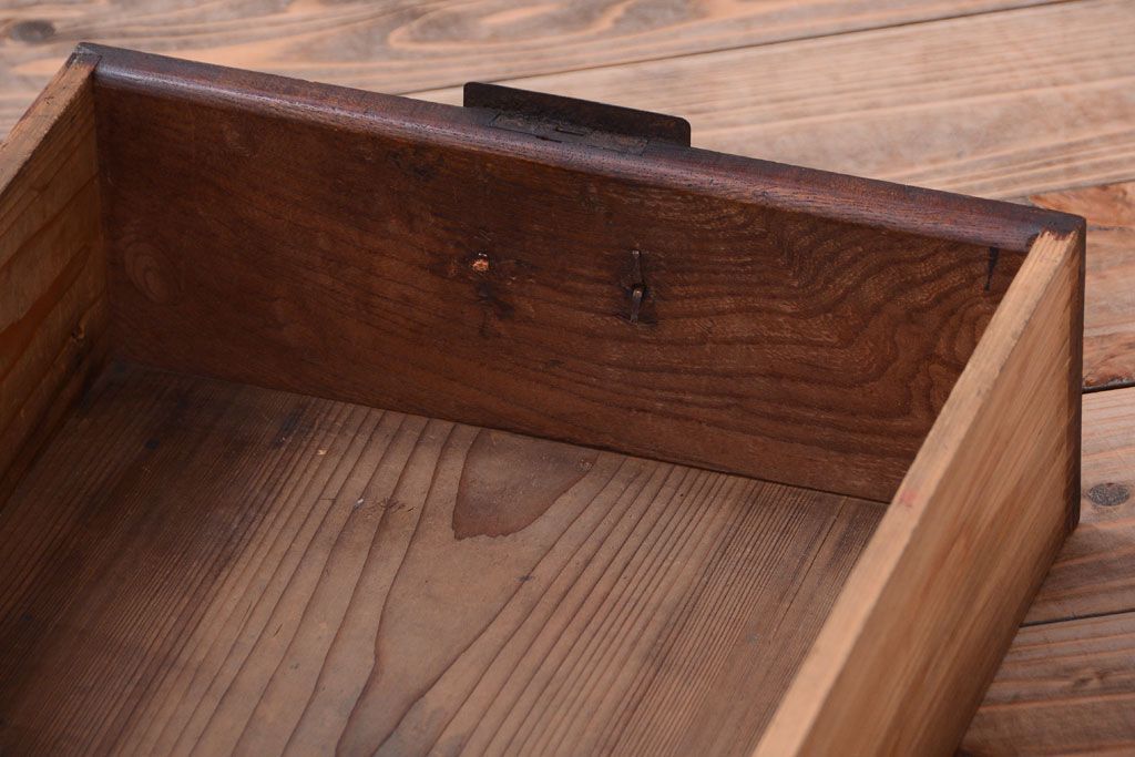 アンティーク家具　古民具・骨董　明治期　隠し付き!前面欅玉杢材のアンティーク帳場箪笥