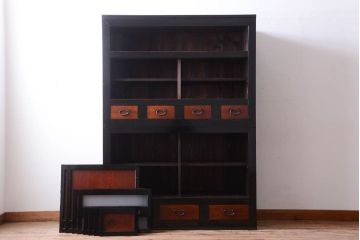 アンティーク家具　古民具・骨董　四尺　前面黒漆が美しい和モダンな重ねアンティーク水屋箪笥