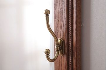 アンティーク雑貨　海外輸入家具　フック付き!オーク材の壁掛けミラー(ウォールミラー)(2)