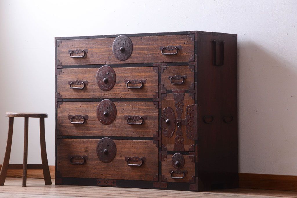 アンティーク家具　古民具・骨董　黒縁最上箪笥(時代箪笥・衣装箪笥)