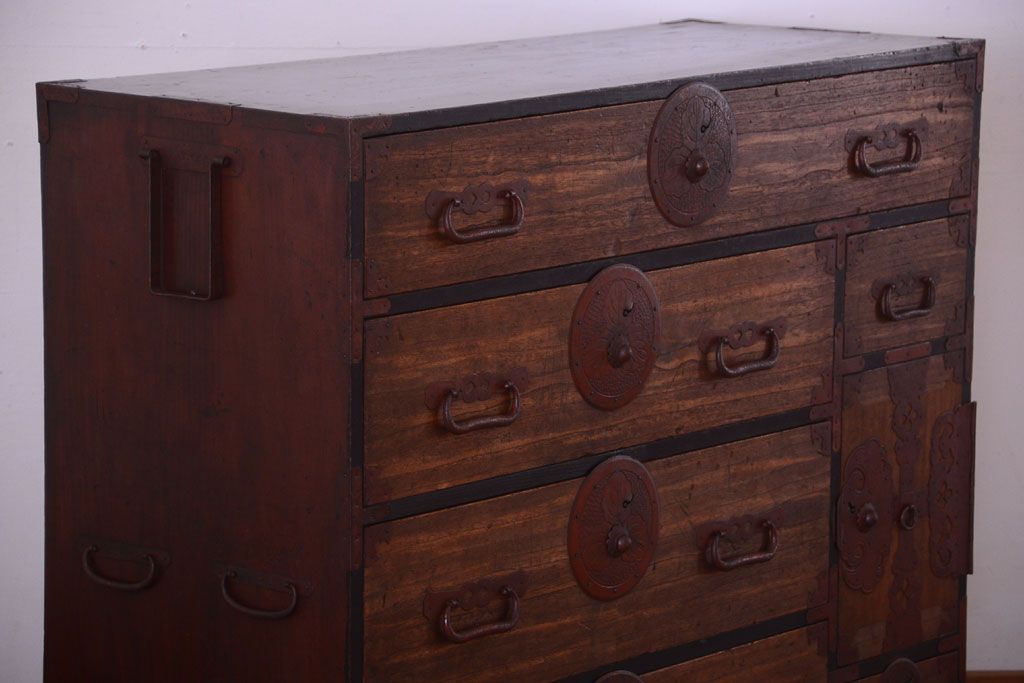 アンティーク家具　古民具・骨董　黒縁最上箪笥(時代箪笥・衣装箪笥)