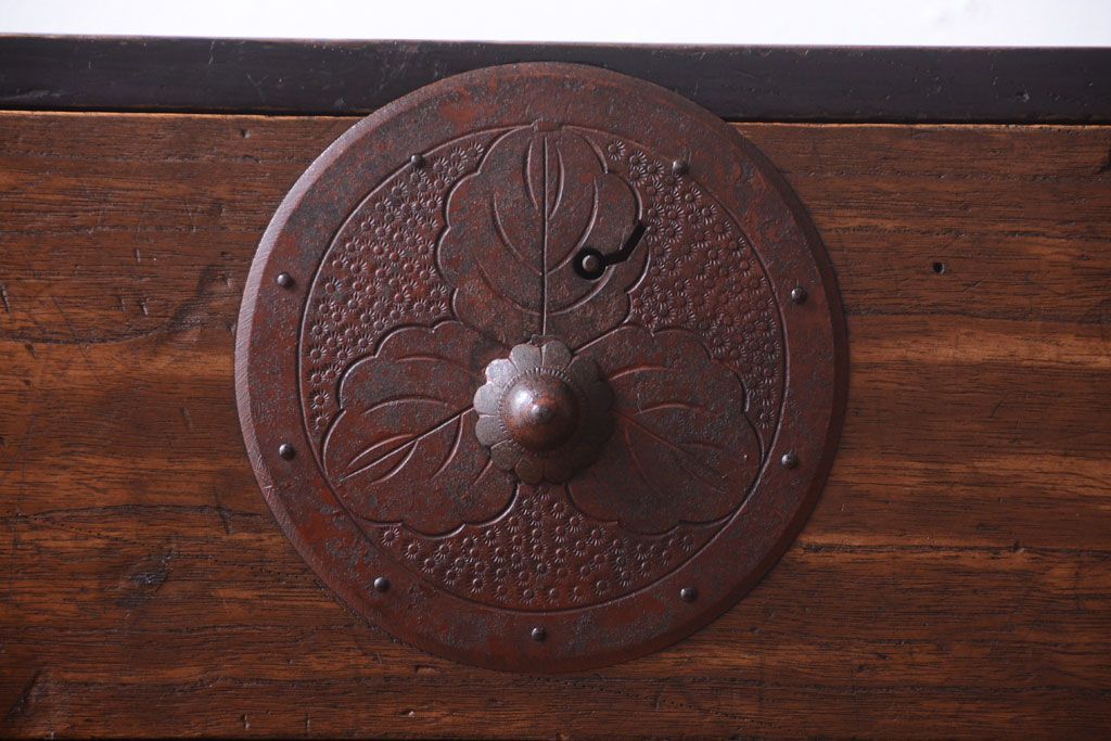 アンティーク家具　古民具・骨董　黒縁最上箪笥(時代箪笥・衣装箪笥)