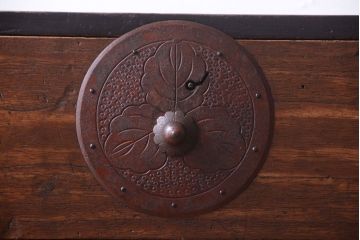 アンティーク家具　古民具・骨董　黒縁最上箪笥(時代箪笥・衣装箪笥)