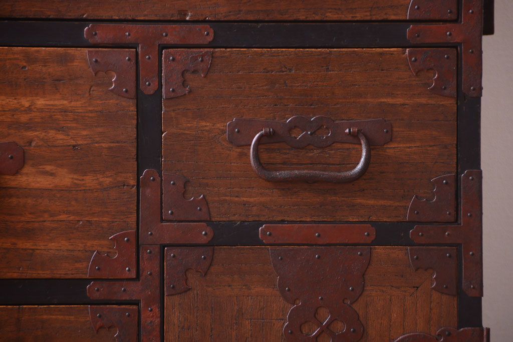 アンティーク家具　古民具・骨董　黒縁最上箪笥(時代箪笥・衣装箪笥)