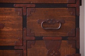 アンティーク家具　古民具・骨董　黒縁最上箪笥(時代箪笥・衣装箪笥)