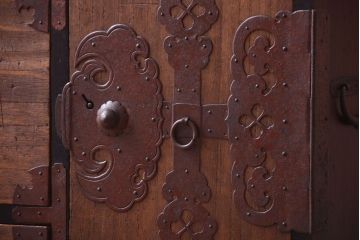 アンティーク家具　古民具・骨董　黒縁最上箪笥(時代箪笥・衣装箪笥)