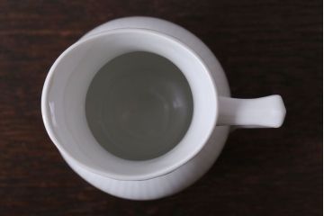 アンティーク雑貨　中古　ROYAL COPENHAGEN(ロイヤルコペンハーゲン)　WHITE FLUTED HALF LACE(ホワイトフルーテッド・ハーフレース) ポット・クリーマー2点セット(洋食器)