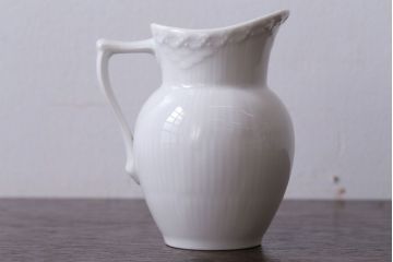 アンティーク雑貨　中古　ROYAL COPENHAGEN(ロイヤルコペンハーゲン)　WHITE FLUTED HALF LACE(ホワイトフルーテッド・ハーフレース) ポット・クリーマー2点セット(洋食器)