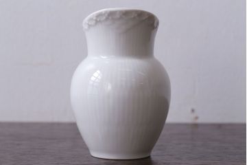 アンティーク雑貨　中古　ROYAL COPENHAGEN(ロイヤルコペンハーゲン)　WHITE FLUTED HALF LACE(ホワイトフルーテッド・ハーフレース) ポット・クリーマー2点セット(洋食器)