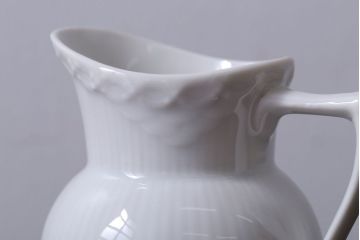 アンティーク雑貨　中古　ROYAL COPENHAGEN(ロイヤルコペンハーゲン)　WHITE FLUTED HALF LACE(ホワイトフルーテッド・ハーフレース) ポット・クリーマー2点セット(洋食器)