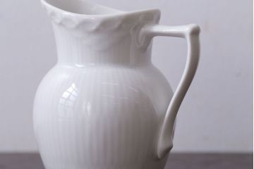 アンティーク雑貨　中古　ROYAL COPENHAGEN(ロイヤルコペンハーゲン)　WHITE FLUTED HALF LACE(ホワイトフルーテッド・ハーフレース) ポット・クリーマー2点セット(洋食器)