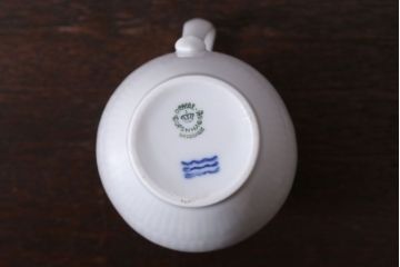アンティーク雑貨　中古　ROYAL COPENHAGEN(ロイヤルコペンハーゲン)　WHITE FLUTED HALF LACE(ホワイトフルーテッド・ハーフレース) ポット・クリーマー2点セット(洋食器)