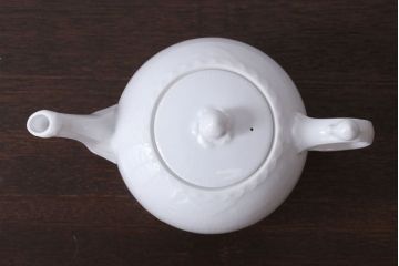 アンティーク雑貨　中古　ROYAL COPENHAGEN(ロイヤルコペンハーゲン)　WHITE FLUTED HALF LACE(ホワイトフルーテッド・ハーフレース) ポット・クリーマー2点セット(洋食器)