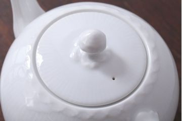 アンティーク雑貨　中古　ROYAL COPENHAGEN(ロイヤルコペンハーゲン)　WHITE FLUTED HALF LACE(ホワイトフルーテッド・ハーフレース) ポット・クリーマー2点セット(洋食器)
