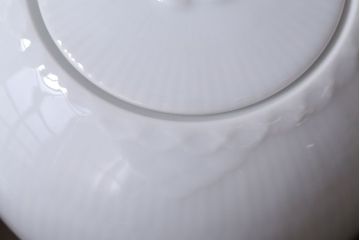 アンティーク雑貨　中古　ROYAL COPENHAGEN(ロイヤルコペンハーゲン)　WHITE FLUTED HALF LACE(ホワイトフルーテッド・ハーフレース) ポット・クリーマー2点セット(洋食器)