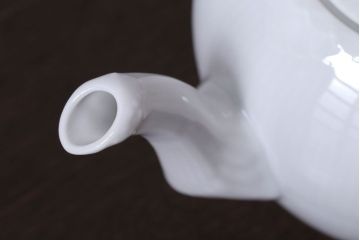 アンティーク雑貨　中古　ROYAL COPENHAGEN(ロイヤルコペンハーゲン)　WHITE FLUTED HALF LACE(ホワイトフルーテッド・ハーフレース) ポット・クリーマー2点セット(洋食器)