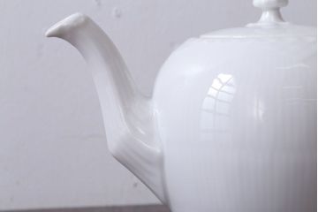 アンティーク雑貨　中古　ROYAL COPENHAGEN(ロイヤルコペンハーゲン)　WHITE FLUTED HALF LACE(ホワイトフルーテッド・ハーフレース) ポット・クリーマー2点セット(洋食器)