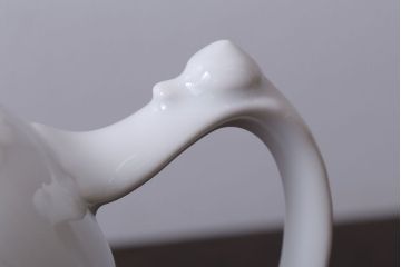 アンティーク雑貨　中古　ROYAL COPENHAGEN(ロイヤルコペンハーゲン)　WHITE FLUTED HALF LACE(ホワイトフルーテッド・ハーフレース) ポット・クリーマー2点セット(洋食器)