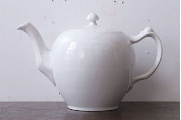 アンティーク雑貨　中古　ROYAL COPENHAGEN(ロイヤルコペンハーゲン)　WHITE FLUTED HALF LACE(ホワイトフルーテッド・ハーフレース) ポット・クリーマー2点セット(洋食器)