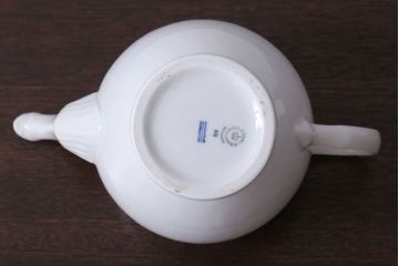 アンティーク雑貨　中古　ROYAL COPENHAGEN(ロイヤルコペンハーゲン)　WHITE FLUTED HALF LACE(ホワイトフルーテッド・ハーフレース) ポット・クリーマー2点セット(洋食器)