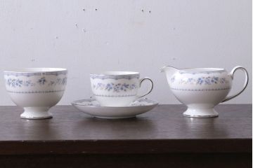 中古　イギリス　Wedgwood(ウェッジウッド)　GARDENIA(ガーデニア)　カップ&ソーサー・シュガー・クリーマー(洋食器)